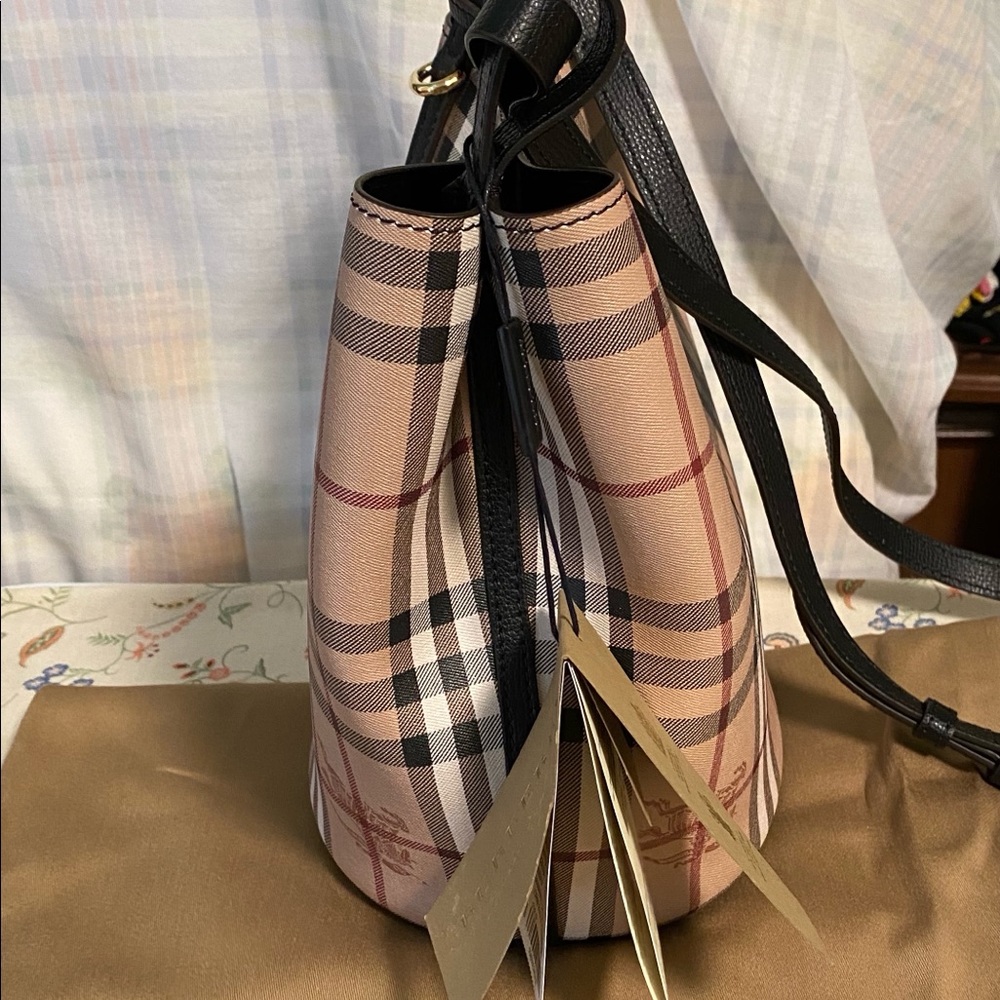 New Burberry bag - Picture 2 of 6